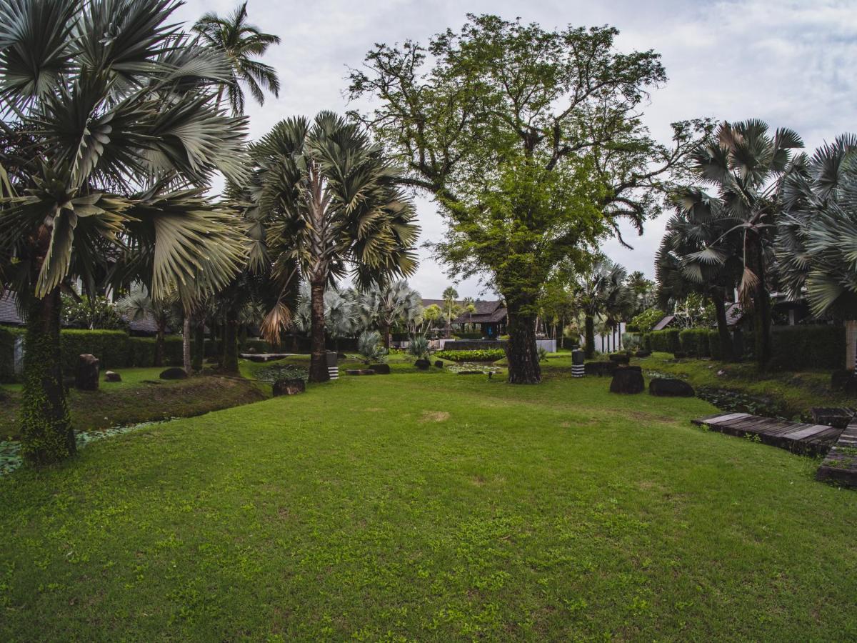 The Slate, Phuket Hotel Nai Yang Beach Exterior foto The gardens of the Royal Palace of the King of the Belgians in Bota